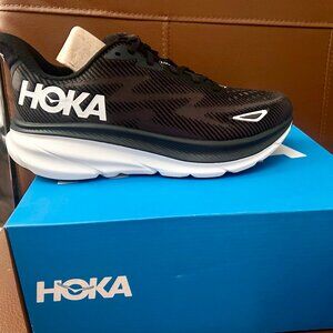 NWT Hoka Clifton Black/White size 7